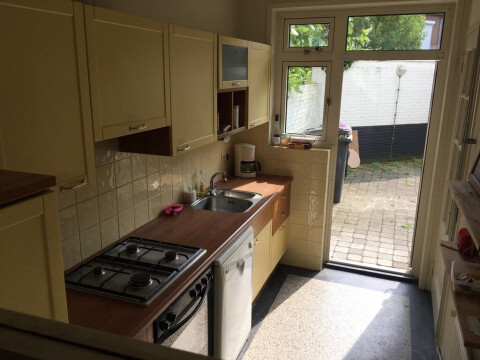 Keuken met toegang tot de tuin